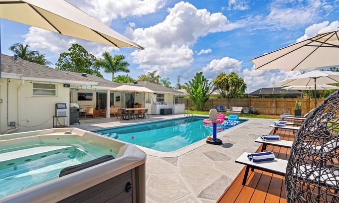 Lake Clarke Shores Casa | The Palm Luxe Retreat