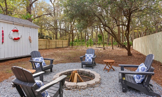 Jekyll Island Casa | The Palm - Renovated w/ Game Room!