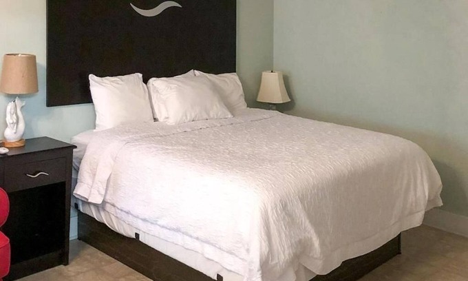 Downtown Boca Grande Historic District Casa | The Palmetto Inn - Snapper - King Efficiency Suite
