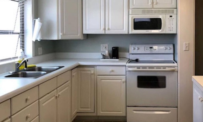 Downtown Boca Grande Historic District Casa | The Palmetto Inn - Spotted Seatrout - 1 Bedroom King Suite