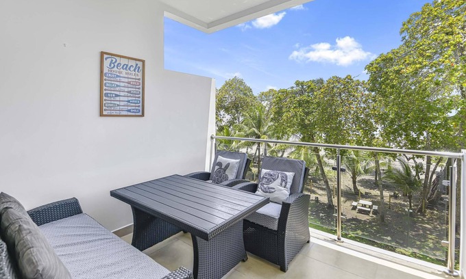 Bejuco Condominio | The Palms, Beachfront Condo with AC and pools!