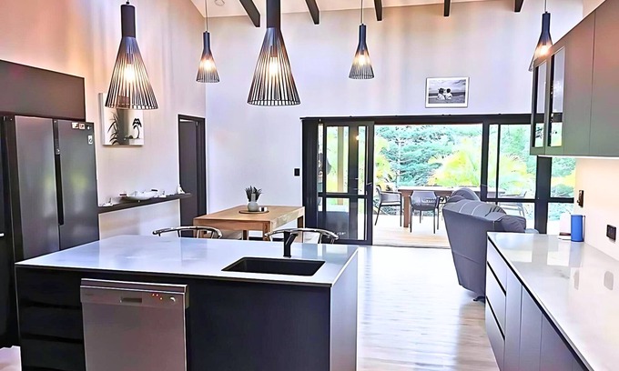 Burnt Pine Casa | The Palms