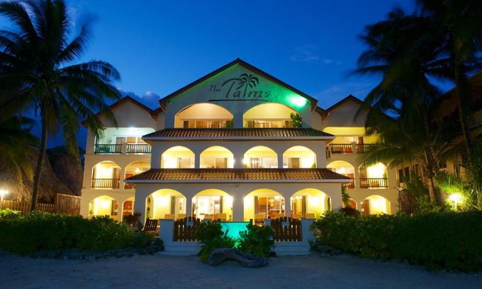 San Pedro Apartamento | The Palms Oceanfront Suites