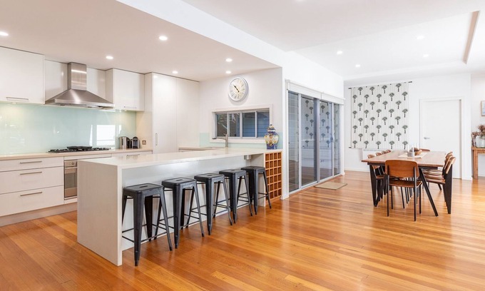 Elizabeth Beach Casa | The Palms- situated across the road from the Booti Booti National Park and Elizabeth Beach