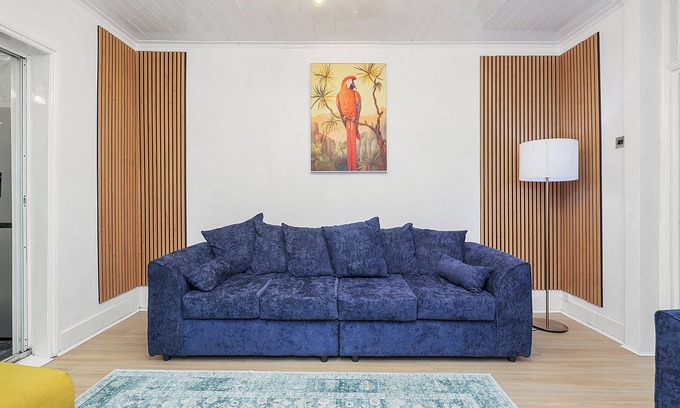 Leabridge Casa | The Panel Guest House by Harlington