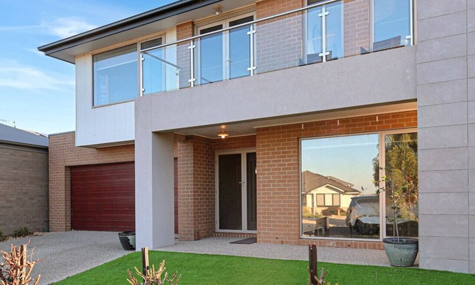 Portarlington Casa | The panorama retreat- sleeps 10, aircon, brand new