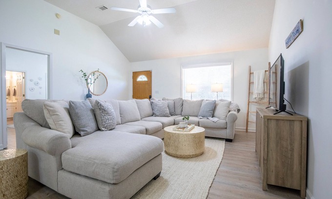Oxford Casa | The Pappy, 2BR House by Velvet Ditch Villas