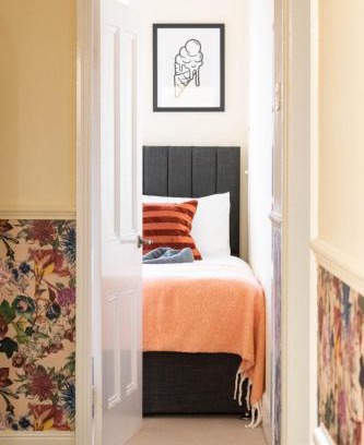 Redcar Casa | The Parade -Corner Plot Getaways