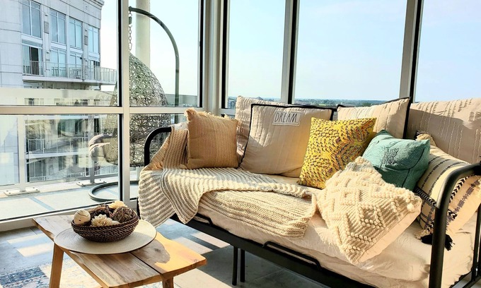 Northwest Apartamento | THE PARADISE PLACE! Luxurious Entire 1 Bedroom Condo w/ Balcony