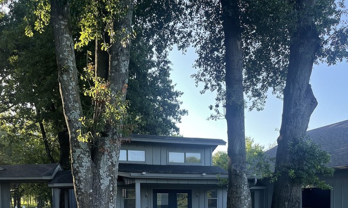 Paris Casa | The Paris house is an amazing home on 16 acres inside city limits of Paris Tx