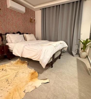 The 5th Settlement Apartamento | The Paris SuiteInn Villa 160