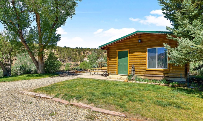 Zion National Park East Entrance Cabina | The Park Cabin at Mount Carmel Motel and RV Park
