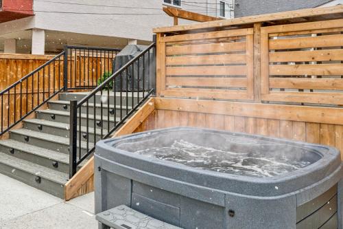 Sunnyside Casa | The Park House Retreat with Hot Tub