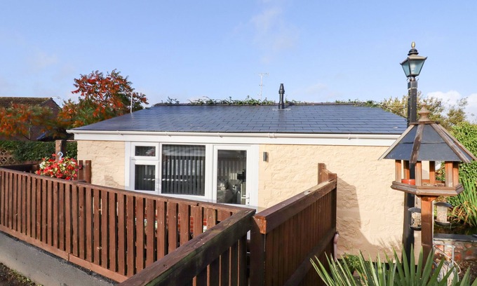 Kingskerswell Cabaña | THE PARK INN PIGGERY, pet friendly, with a garden in Kingskerswell
