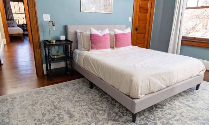 Roanoke Apartamento | The Winona House has been designed with the guest in mind