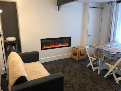 Bargoed Casa | The Pathfinder's Retreat - 1 bedroom house