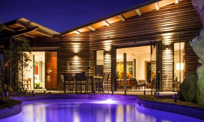 Picnic Bay Casa | The Pavilions - spectacular home with amazing Coral sea views