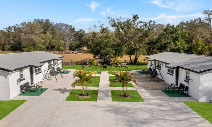 Plant City Casa | Kick back and relax in this calm, stylish space