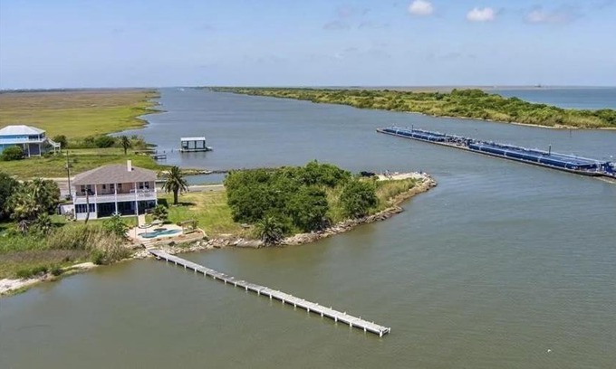 Crystal Beach Casa | The Peach Pelican home