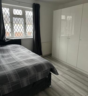 Luton Cama Y Desayuno | The Peacock House 7 mins from Luton airport