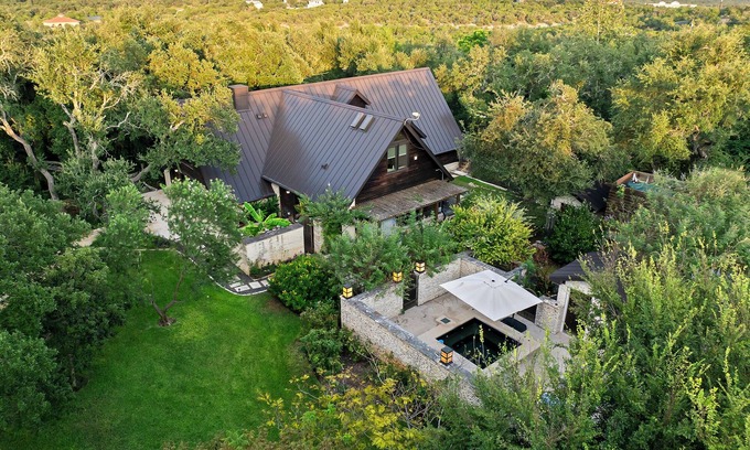 Austin Casa | The Peacock Nature Oasis Pool, Spa & Outdoor Fun