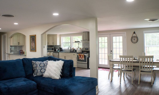 Lake Charles Casa | The Peacock Nest