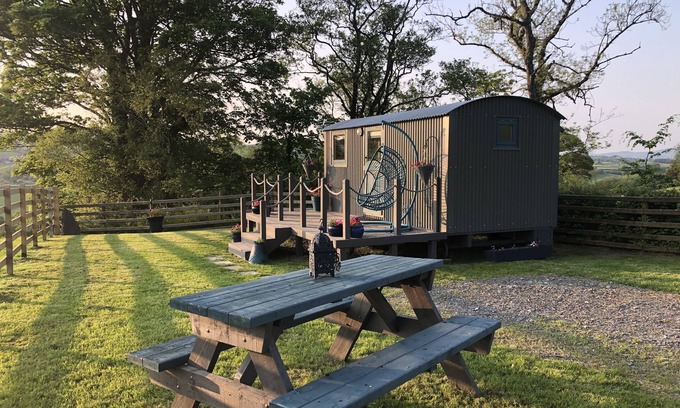 Corwen Cabina | The Peacock Shepherds Hut at Hafoty Boeth