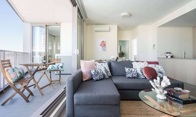 Wolli Creek Apartamento | The Peak: Resort-style w/ parking, train, gym, pool