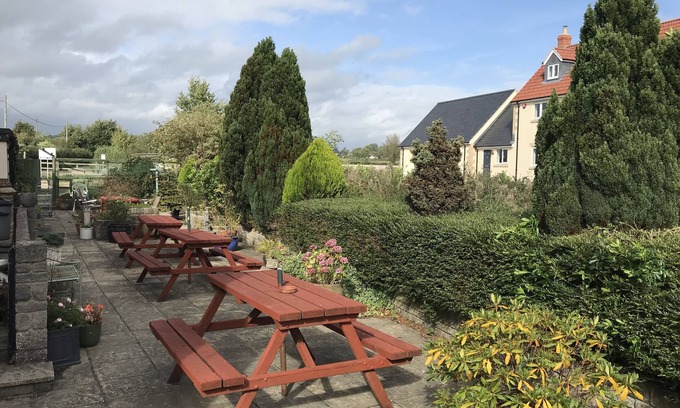 Shepton Mallet Hotel | The Pecking Mill Inn