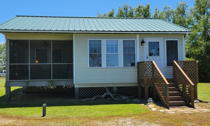Columbia Cabaña | The Pelican Cottage on The Albemarle Sound with waterviews in nearly every room
