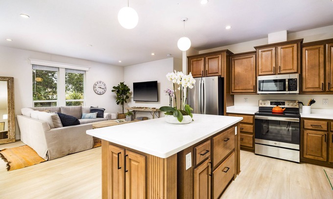 Toro Canyon Cabaña | The Pelican Cottage- BRAND NEW Home w/ Ocean & Mountain Views