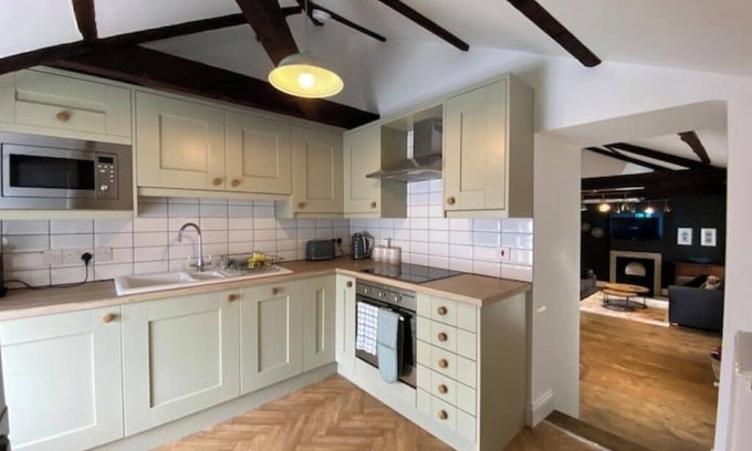 Wing Apartamento | The Penthouse, 2 bed flat, sleeps 4, Brampton Town Centre, Hadrian’s Wall