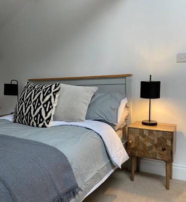 Wing Apartamento | The Penthouse Apartment, Sleeps 4, Town Centre