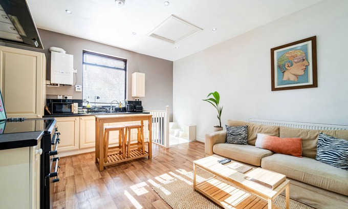 Acocks Green Cabaña | THE PENTHOUSE AT 31A, romantic, with a garden in Birmingham