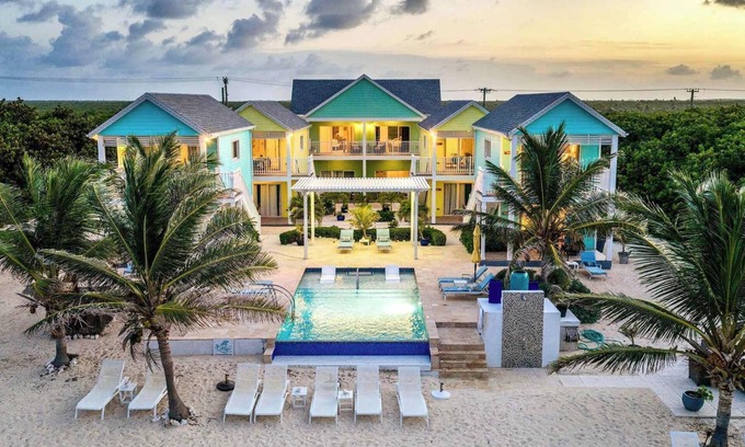 Colliers Bay Condominio | The Penthouse at The Cottages 2BR Oceanfront LUXE Condo