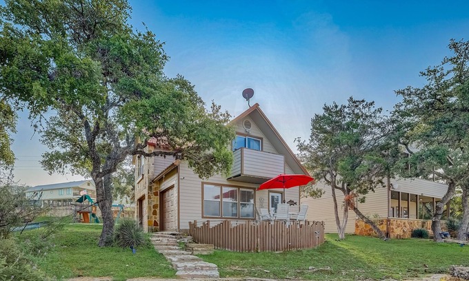 Burnet Cabina | The Perch on Lake Buchanan Dam | Loft in Burnet