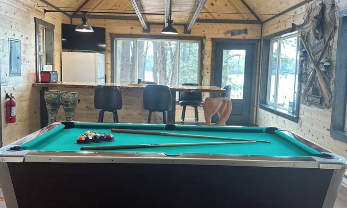 Mosinee Cabina | The Perch-Skywalk! Pet Friendly, 4-bedroom cabin on the Big Eau Pleine.