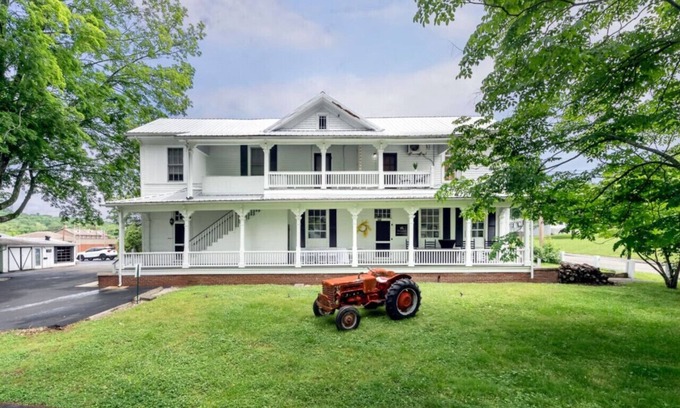 Kingston Apartamento | the perfect blend of history, comfort, and convenience