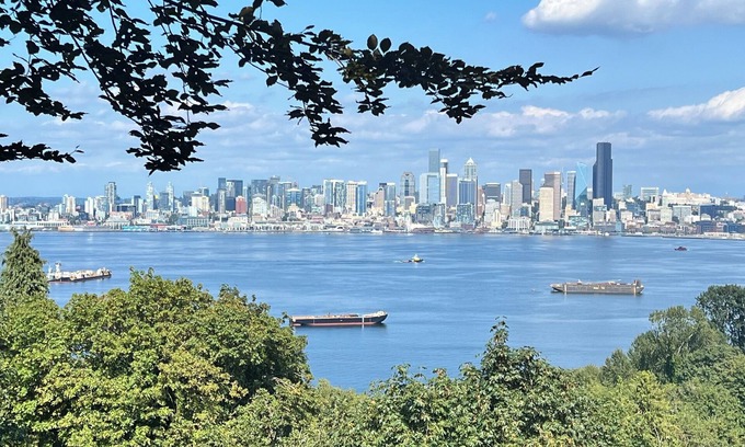 North Admiral Apartamento | The perfect getaway with jaw-dropping views of the Puget Sound & Seattle Skyline