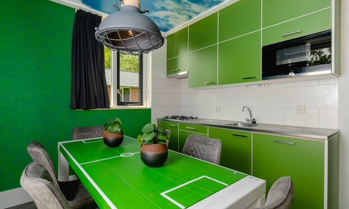 Rijssen Cabina | The perfect house for real football fans! ⚽