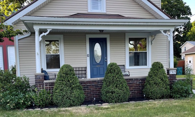 Shore Casa | The Perfect Location!! Cozy Cottage in Grand River Valley's Wine Country!
