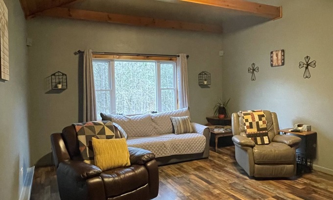 Derrick City Casa | The Perfect Location to Ellicottville, Allegany, Salamanca, Olean, Bradford.