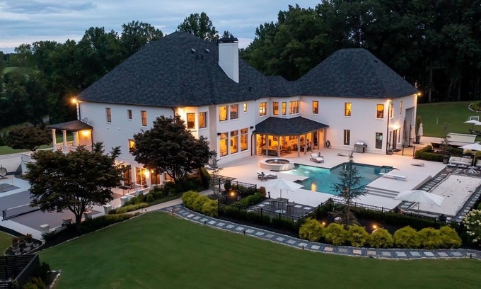 Cumming Casa | The Perfect Luxury Getaway! Weddings Welcome!