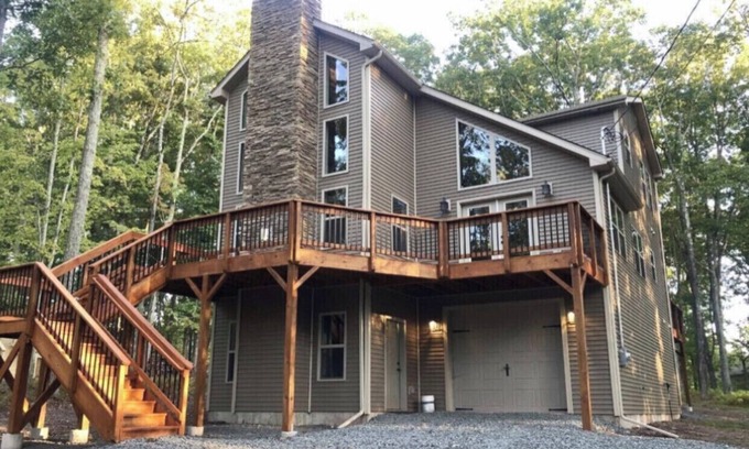 Rowland Casa | The Perfect Mountain-Swim-ski-hike-Chefs kitchen-Modern new built and cozy !!