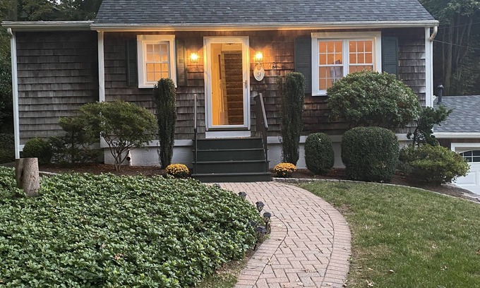 Essex Cabaña | The perfect New England getaway only a 10 minute walk to downtown!
