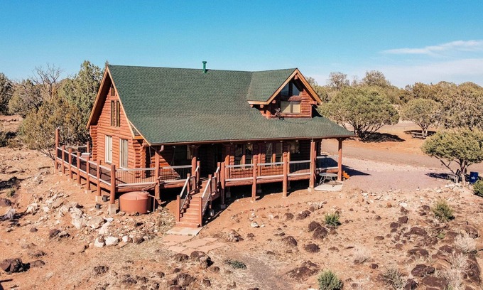Ash Fork Chalet De Esquí | The Perfect Retreat: Beautiful Log Cabin in Northern Arizona, Camp Picacho - Adventure Awaits