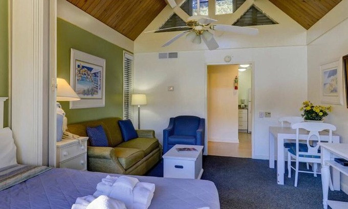 Palmetto Dunes Hotel | The Perfect Couple Retreat One Bed Studio with Private Patio.