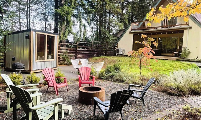 Salt Spring Island Casa | The Perfectly Peaceful Wildflower house & Daisy the Travelux Trailer