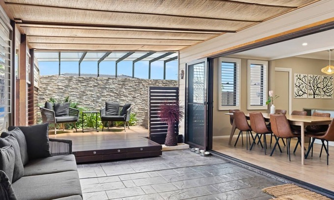 Toukley Casa | The Pet Friendly Pool House
