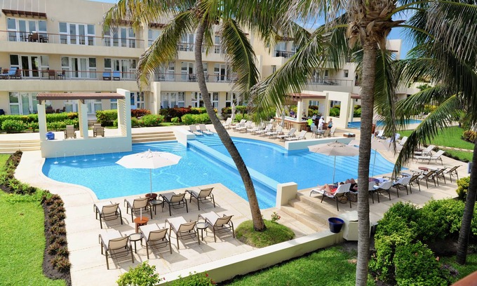 San Pedro Complejo | The Phoenix Resort